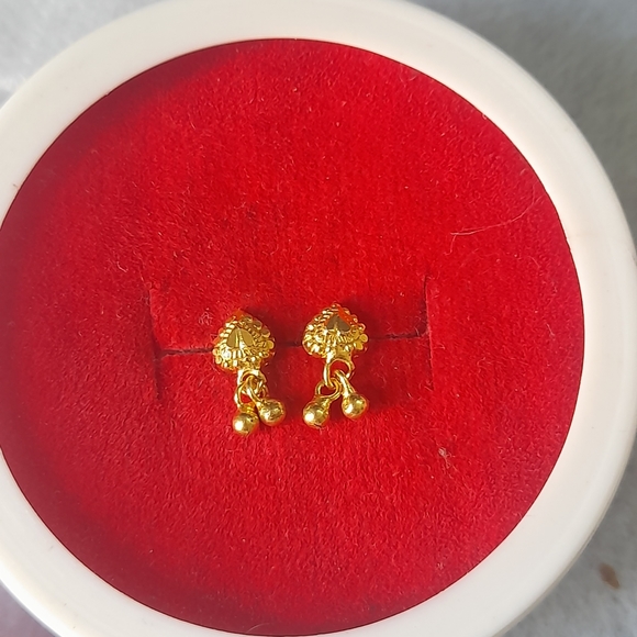 Beautiful new small earrings - Picture 4 of 9